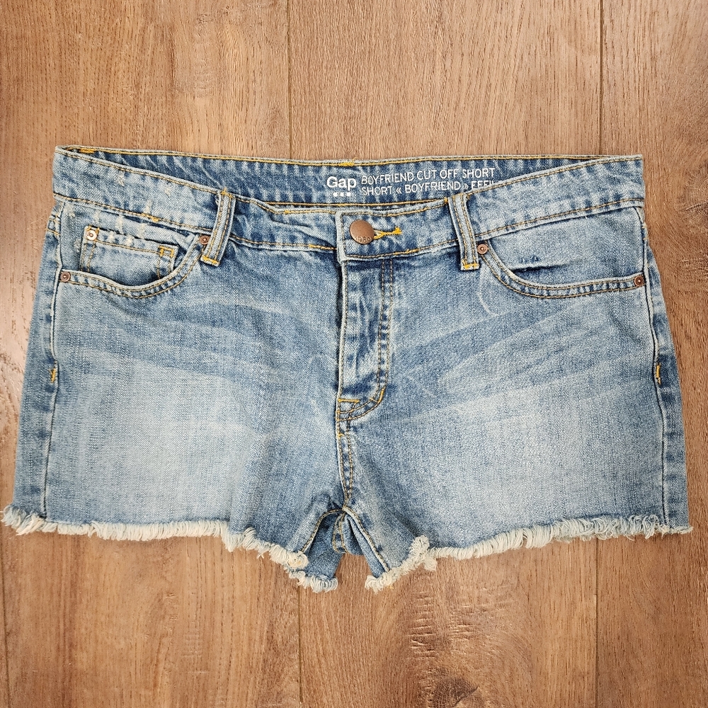 GAP Boyfriend Cut Off Shorts Raw Hem Lighter Wash Denim Light Distressing size 6